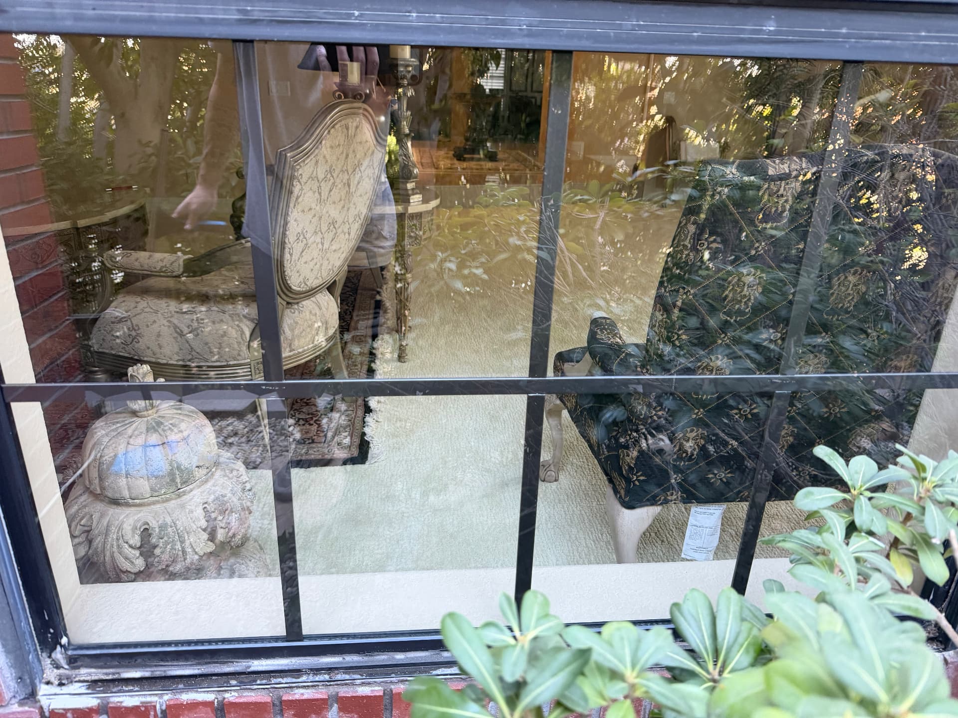Living room picture window after cleaning